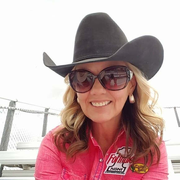 Meet your Posher, Tina - Picture 1 of 1